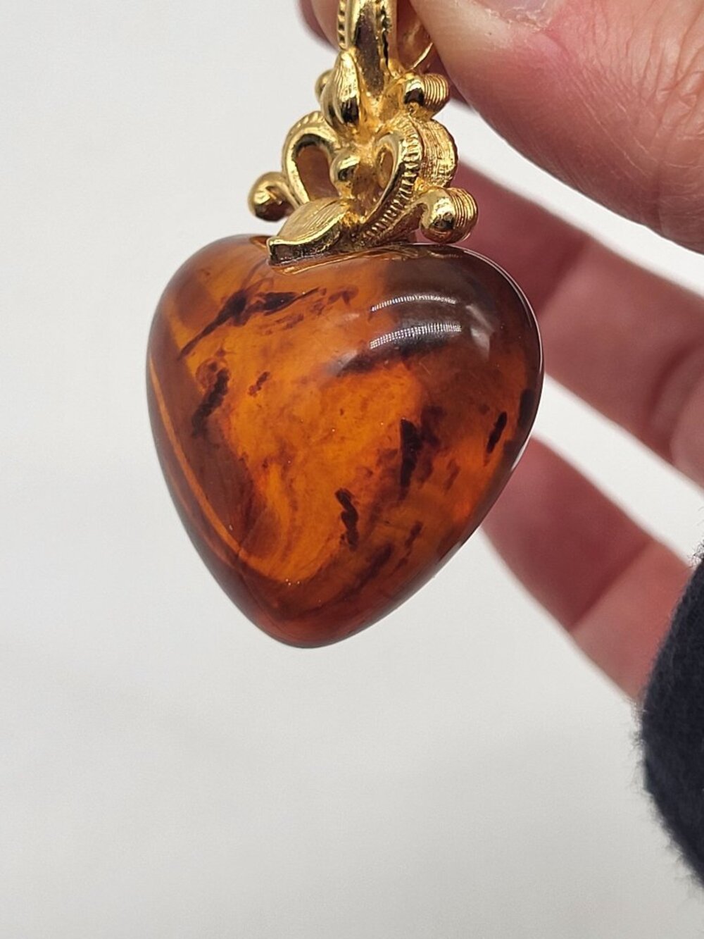 VTG Puffy Tortoise Shell Amber Color SIENNA HEART Pendant Gold Tone Avon - Picture 4 of 7
